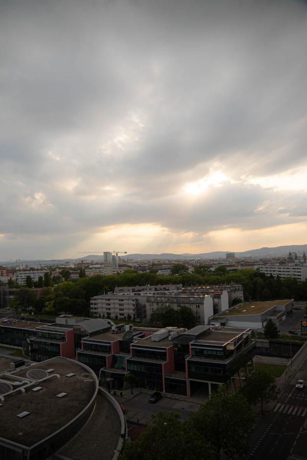 Restify10 - Skyline View - Fitness - Garge - Modern Apartment Viena Exterior foto