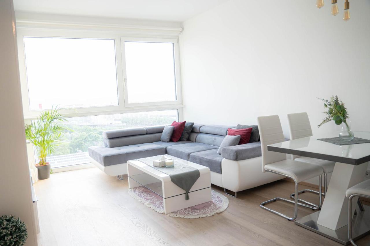 Restify10 - Skyline View - Fitness - Garge - Modern Apartment Viena Exterior foto